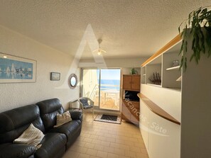 TV - AGREABLE STUDIO EN 1ERE LIGNE MER AVEC PARKING (Sète)