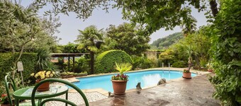 Hermoso apartamento para 4 personas con piscina, A/C, WIFI, TV, patio y mascotas permitida