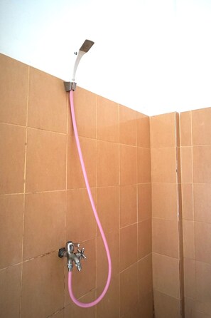 Doppelzimmer | Badezimmer | Dusche, Handtücher