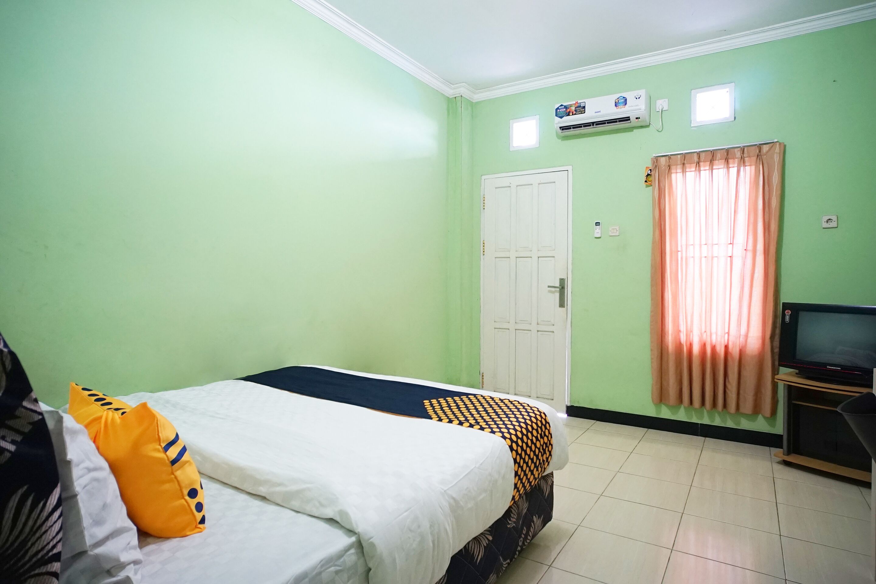 double room | desk, free wifi, bed sheets