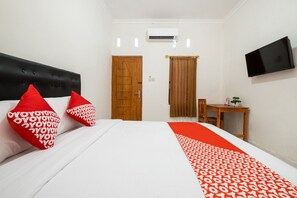 Desk, free WiFi, bed sheets