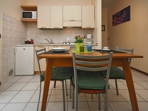 Microwave, high chair