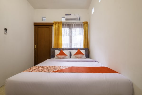 Standard Double Room | Desk, free WiFi, bed sheets