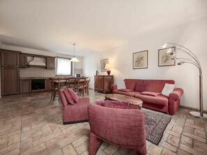 TV - Nice apartment in villa for 4 people with pool, WIFI, A/C, TV, terrace and pets allowed (Povoletto)