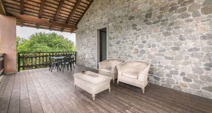 Nice apartment in villa for 4 people with pool, A/C, WIFI, TV, terrace and pets allowed