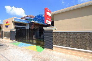 Exterior - OYO 2630 Wisma Fahza Syariah (Bandar Lampung)