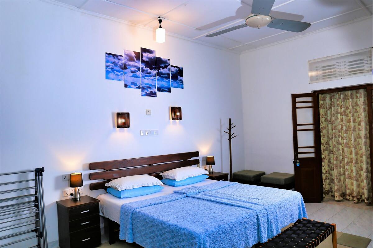 Deluxe Double Room | Minibar, in-room safe, desk, iron/ironing board (on request)