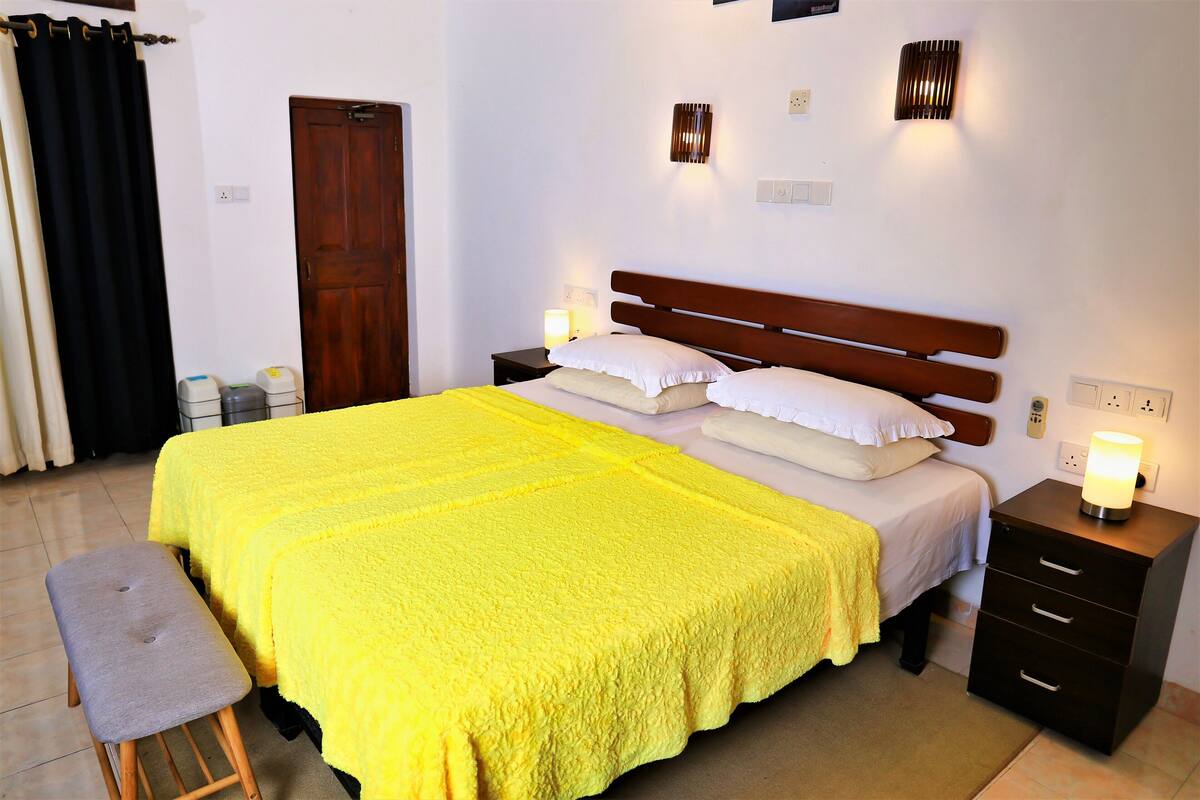 Deluxe Double Room | Minibar, in-room safe, desk, iron/ironing board (on request)