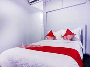 Quarto casal standard | Escrivaninha, Wi-Fi de cortesia, roupa de cama