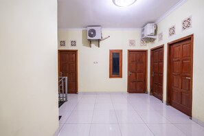 Interior detail - Hotel O Nabila Homestay (Ngaglik)