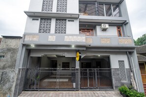 Front of property - Hotel O Nabila Homestay (Ngaglik)