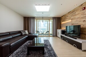 3 bedrooms, blackout drapes, iron/ironing board, free WiFi