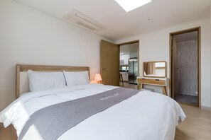 3 bedrooms, blackout curtains, iron/ironing board, free WiFi