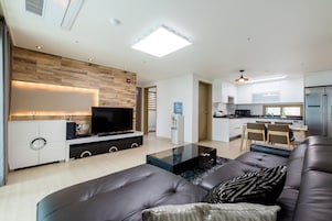 3 bedrooms, blackout drapes, iron/ironing board, free WiFi