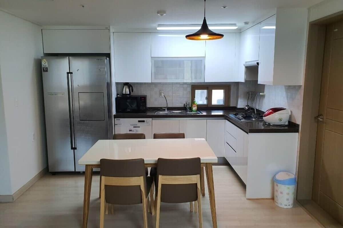 family apartment, city view | private kitchenette | microwave