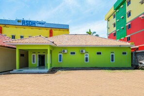 Front of property - OYO 2859 Fatan Costel Syariah (Karangtengah)