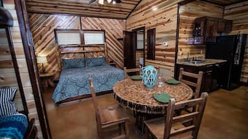 1 habitación, escritorio, wifi gratis y ropa de cama