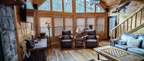 Televisión y chimenea