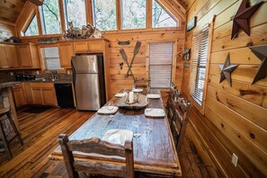 Dining - Hickory Hideaway- Broken Bow/Hochatown- 3bd (Broken Bow)