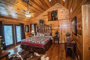 Desk, free WiFi, bed sheets - Hickory Hideaway- Broken Bow/Hochatown- 3bd (Broken Bow)