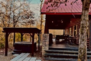 Terrace/patio - Lake Ridge Retreat- Broken Bow/Hochatown- 2bd (Broken Bow)