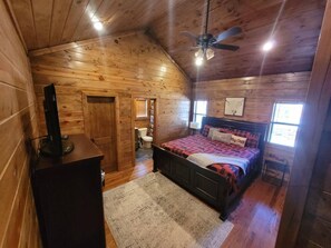 Bureau, fer et planche à repasser, accès au Wi-Fi (inclus)