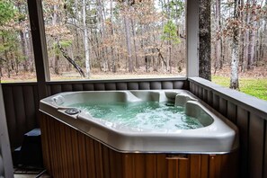 Bañera de hidromasaje al aire libre