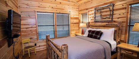 Escritorio, tabla de planchar con plancha, wifi gratis y ropa de cama