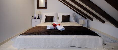 Design Studio | 1 bedroom, desk, soundproofing, iron/ironing board