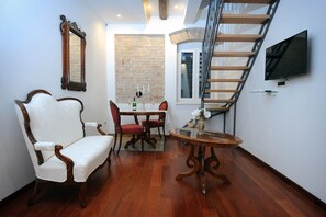 Design Studio | Living area | Flat-screen TV - Apartments Felicitas (Split)