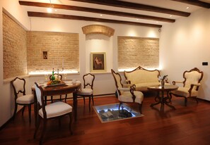 Deluxe Apartment, 1 Bedroom | Living area | Flat-screen TV
