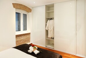 Deluxe Apartment, 1 Bedroom | Desk, soundproofing, iron/ironing board, free WiFi - Apartments Felicitas (Split)