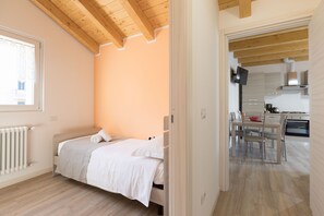 2 bedrooms, iron/ironing board, free WiFi, bed sheets