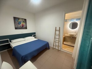 3 bedrooms, travel cot, WiFi, bed sheets - Beautiful apartment in villa for 8 people with A/C, WIFI, TV, patio and pets allowed (Rosolina)