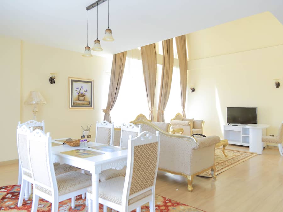 Apartment, 3 Bedrooms | In-room dining