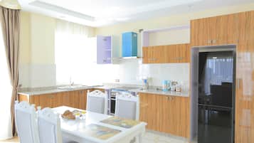 Familienapartment, 2 Schlafzimmer | Eigene Küche | Kühlschrank, Ofen, Herdplatte, Kochgeschirr/Geschirr/Besteck