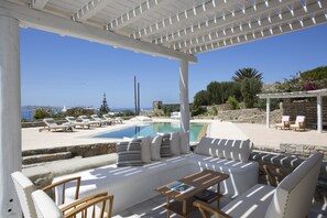 Private pool - Villa Aquaria by The Pearls Collection (Mykonos)