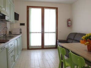 Microwave, dishwasher, toaster - Nice apartment in villa for 4 guests with A/C, WIFI, TV and terrace (Comacchio)