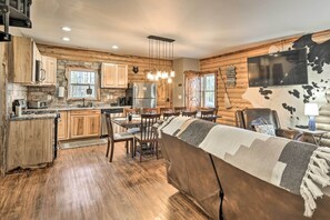 TV, fireplace, DVD player - Dock w/ Boat Slip: Cozy Cabin Near Leesville Lake! (Pittsville)