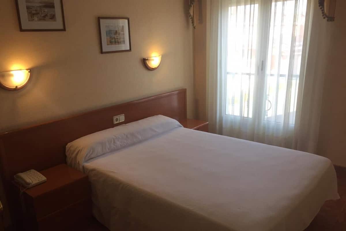 Double Room, Balcony (Bathtub) | Desk, cribs (free), WiFi (free), individually furnished