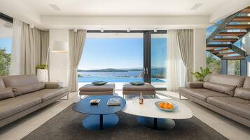 Villa, 4 Bedrooms | Living room | Smart TV