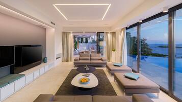 Villa, 4 habitaciones | Sala de estar | Smart TV