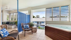 Tina de hidromasaje interior