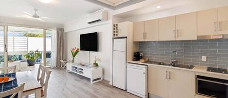 Micro-ondes, plaque de cuisson, lave-vaisselle