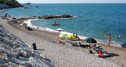 Precioso apartamento en villa para 4 personas con piscina, WIFI, TV, terraza y mascotas permitida