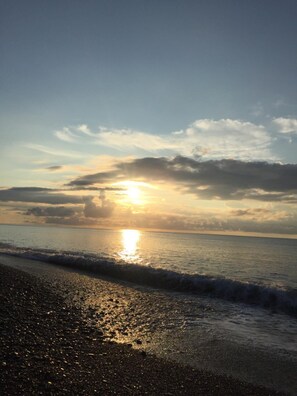 In Strandnähe, weißer Sandstrand