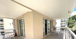 Outdoor dining - InmoBooking Salou TernorFleta, gran terraza y playa cerca (Salou)