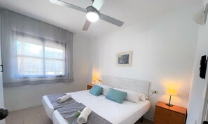 2 bedrooms, iron/ironing board, bed sheets