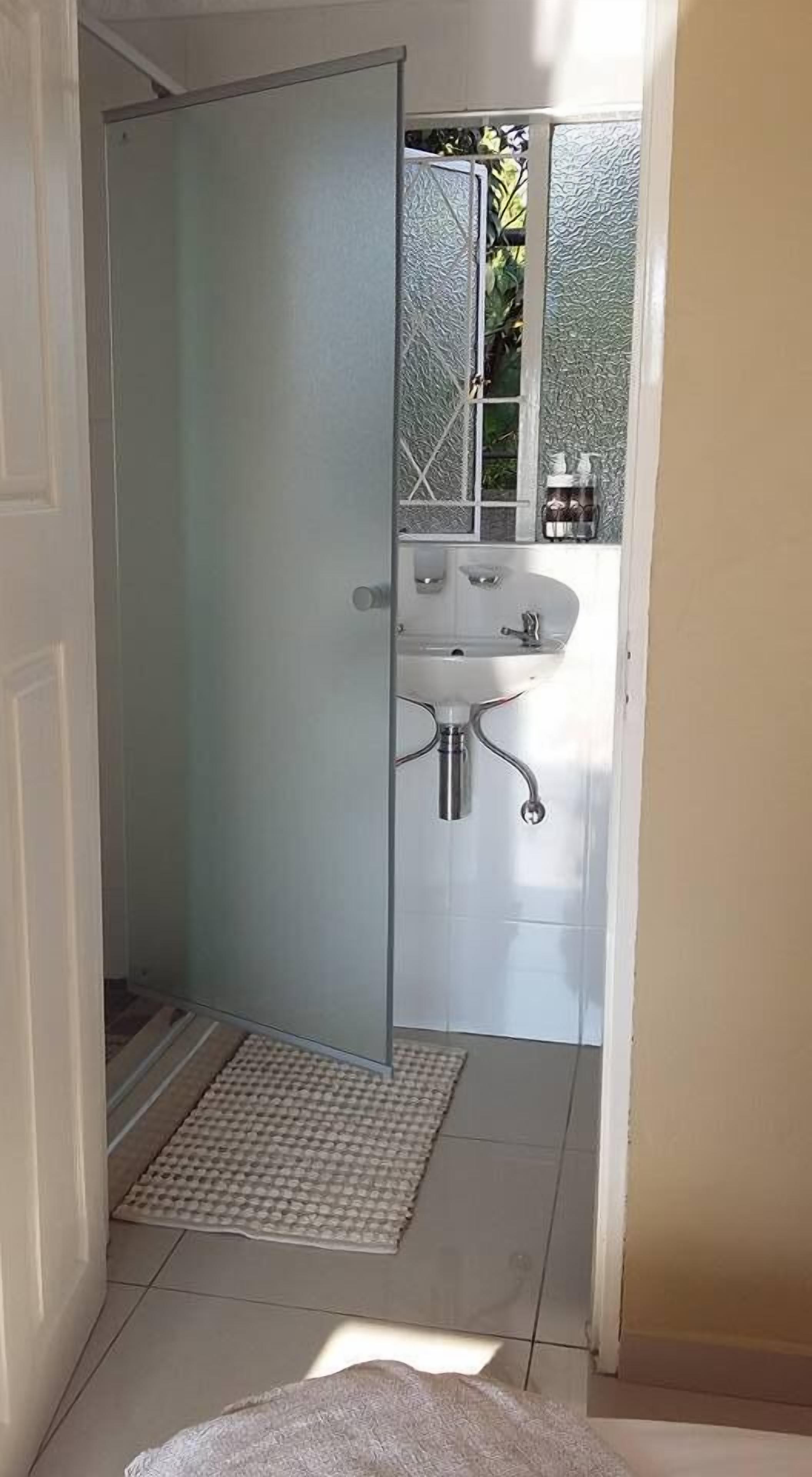 ห้องดับเบิล | ห้องน้ำ | ฝักบัว, ผ้าเช็ดตัว, สบู่, กระดาษชำระ