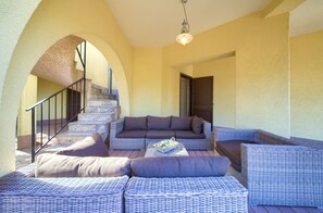 Grand Villa | Terrace/patio